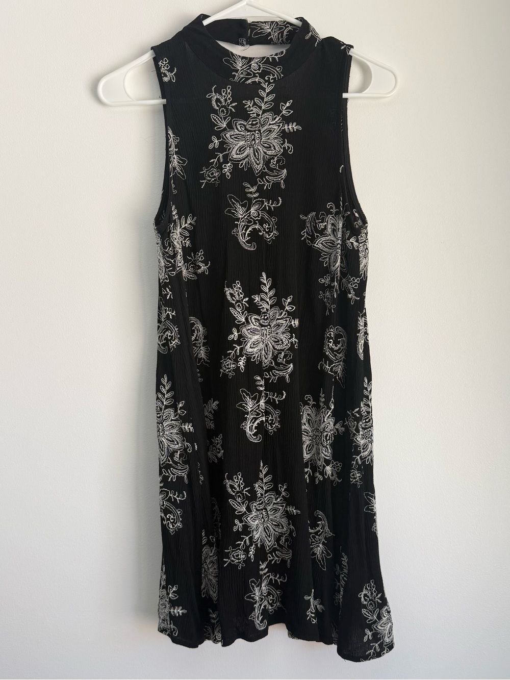 Vintage City Triangles Black Embroidered Mini Dress Halter Neck Size Large